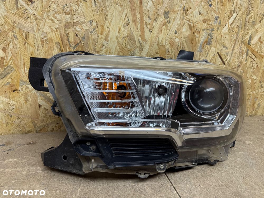 LAMPA LEWA SOCZEWKA LED TOYTOA TACOMA - 2