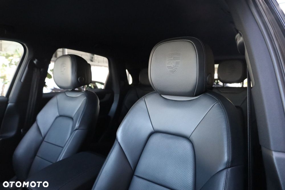 Porsche Cayenne - 16