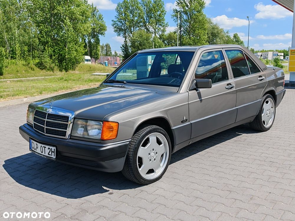 Mercedes-Benz W201 (190) - 1