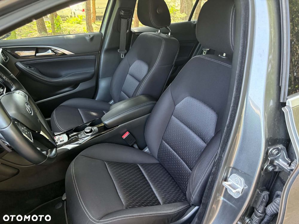 Infiniti Q30 - 16