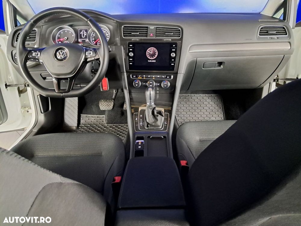 Volkswagen Golf - 11