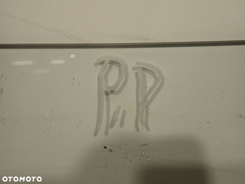 SZYBA BOCZNA PRAWA PRZEDNIA DRZWI VOLKSWAGEN T3 - 4