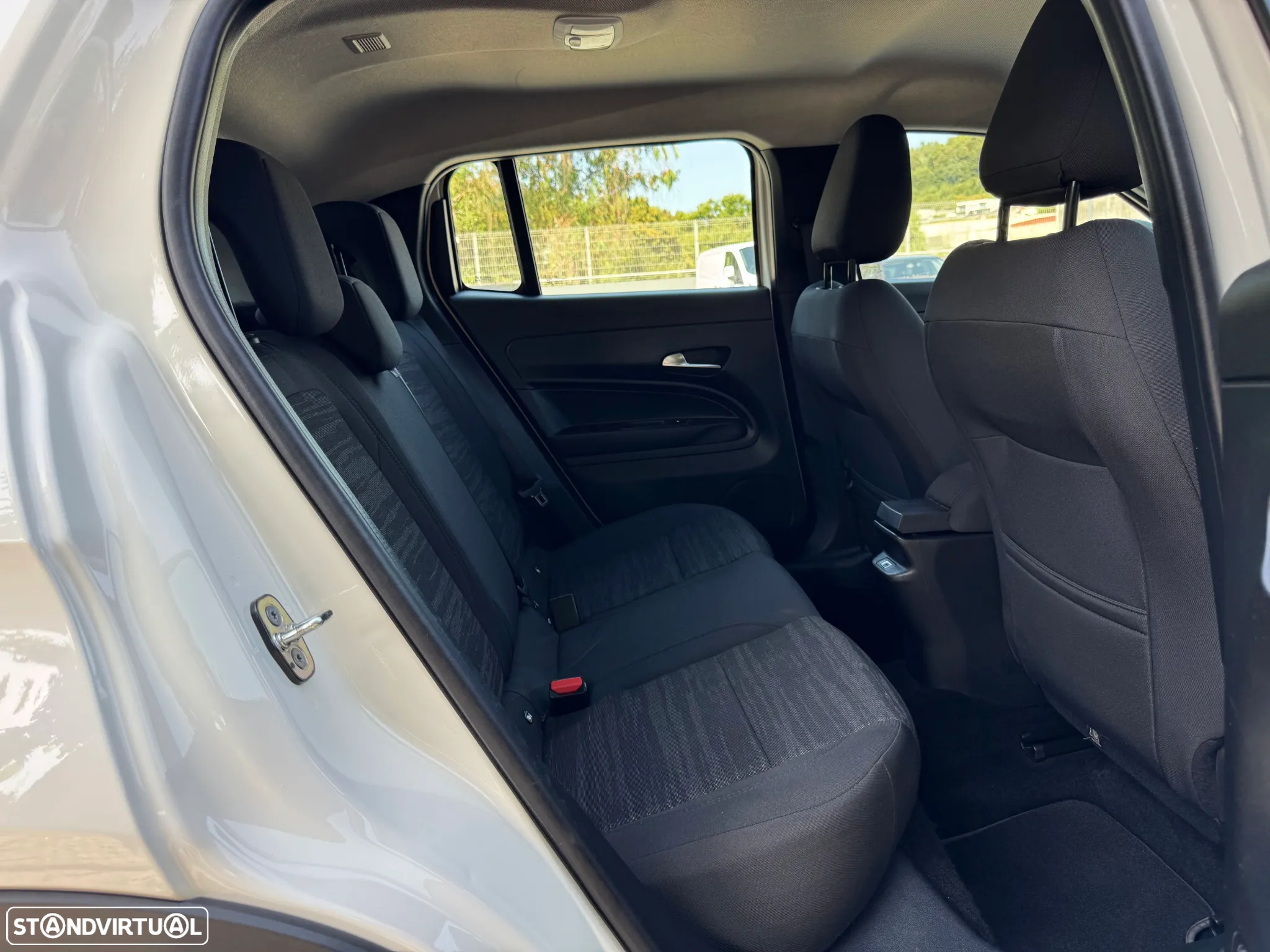 Jeep Avenger 54 kWh Longitude - 39
