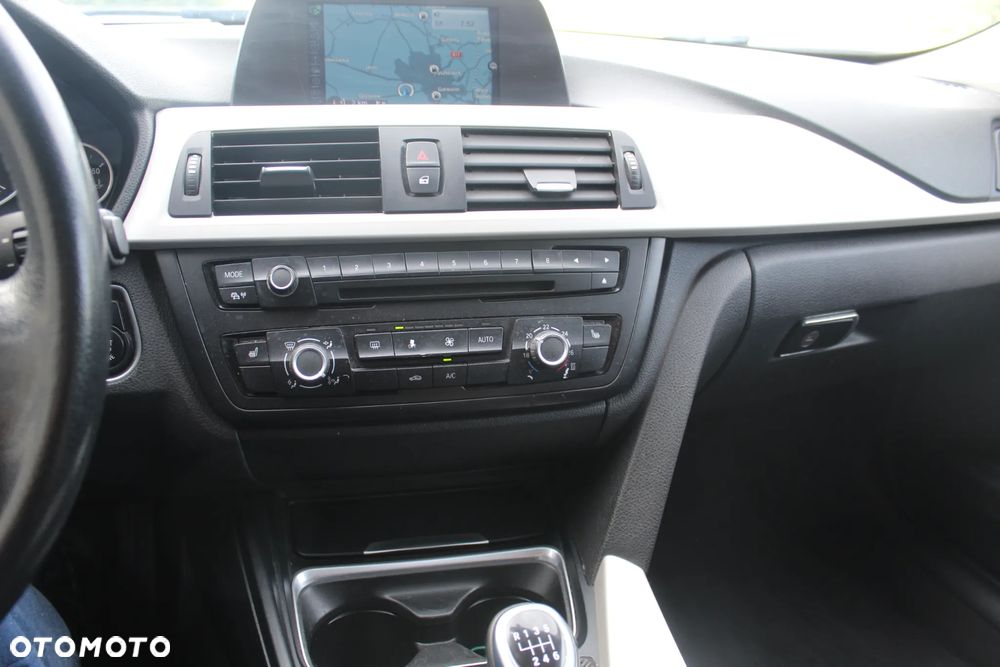BMW Seria 3 318d - 17