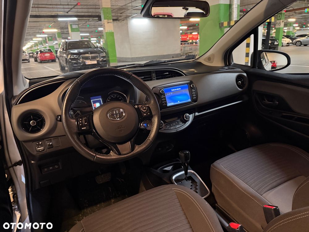 Toyota Yaris Hybrid 100 Premium - 16