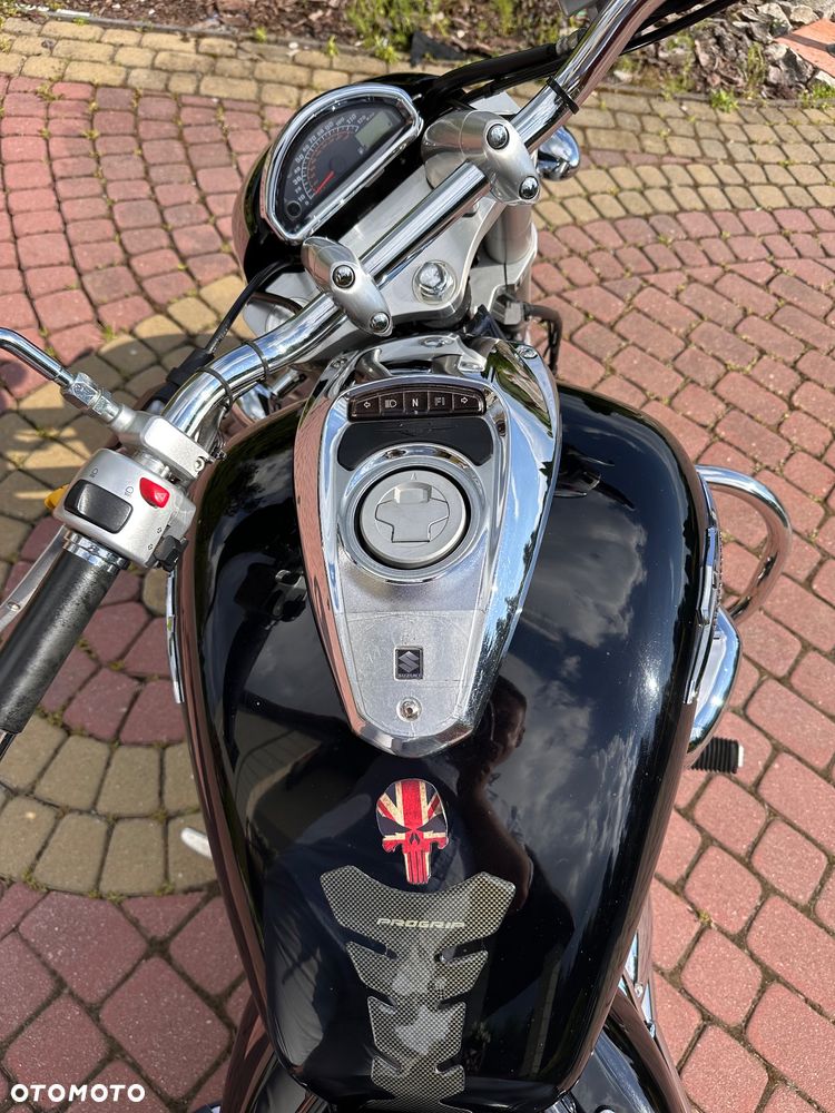 Suzuki Intruder - 4