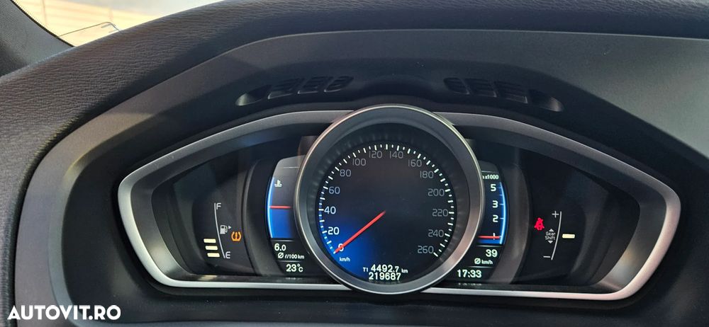 Volvo V40 D4 VEA R-Design - 12