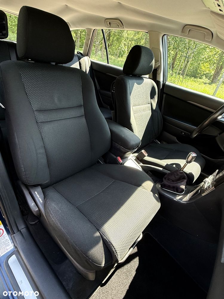 Toyota Avensis 1.8 VVT-i Sol - 5