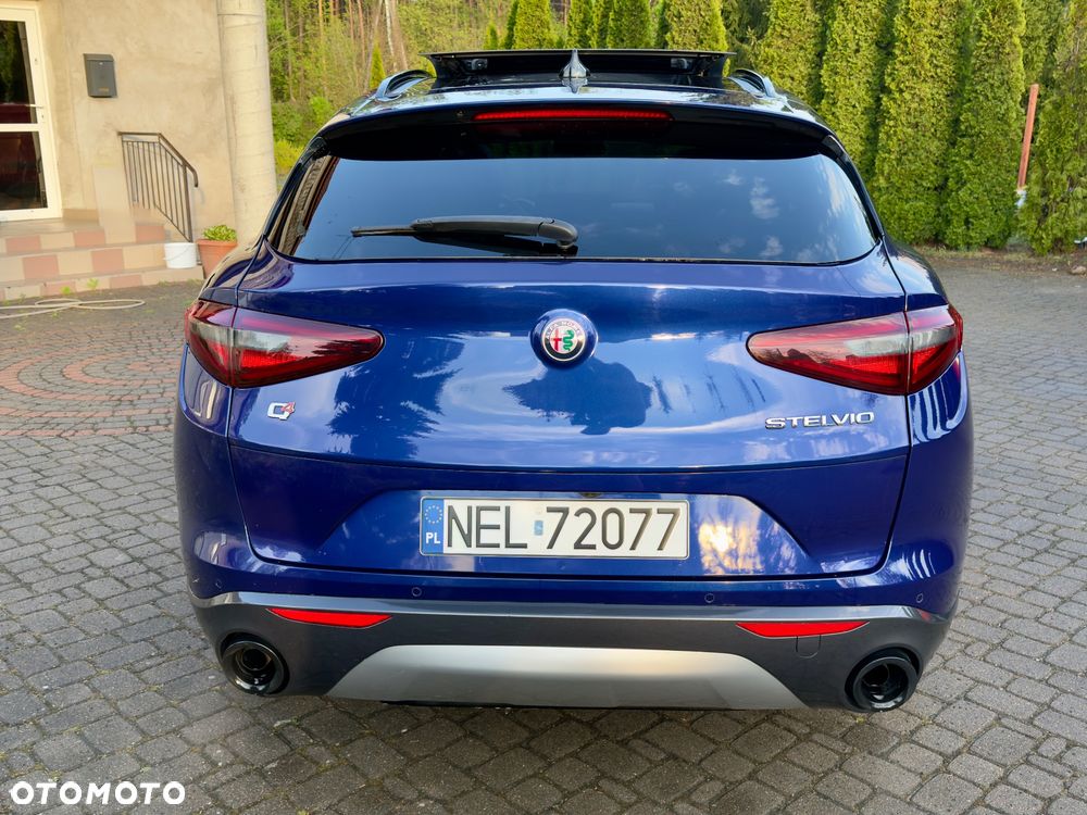 Alfa Romeo Stelvio 2.0 Turbo 16V AT8-Q4 Ti - 11