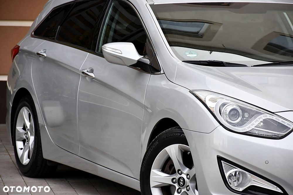 Hyundai i40 i40cw 1.7 CRDi Automatik Fifa World Cup Edition Silver - 9