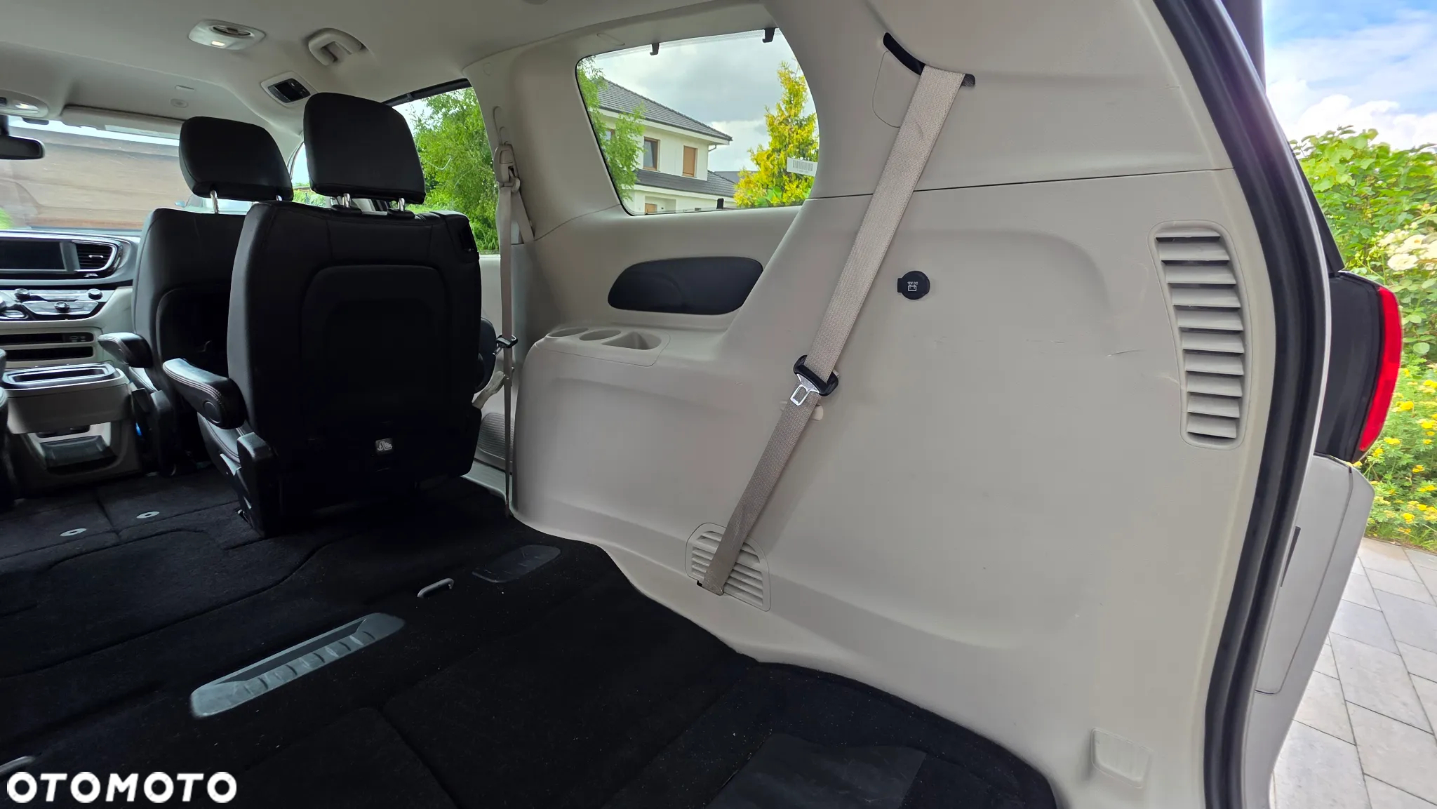 Chrysler Pacifica - 16