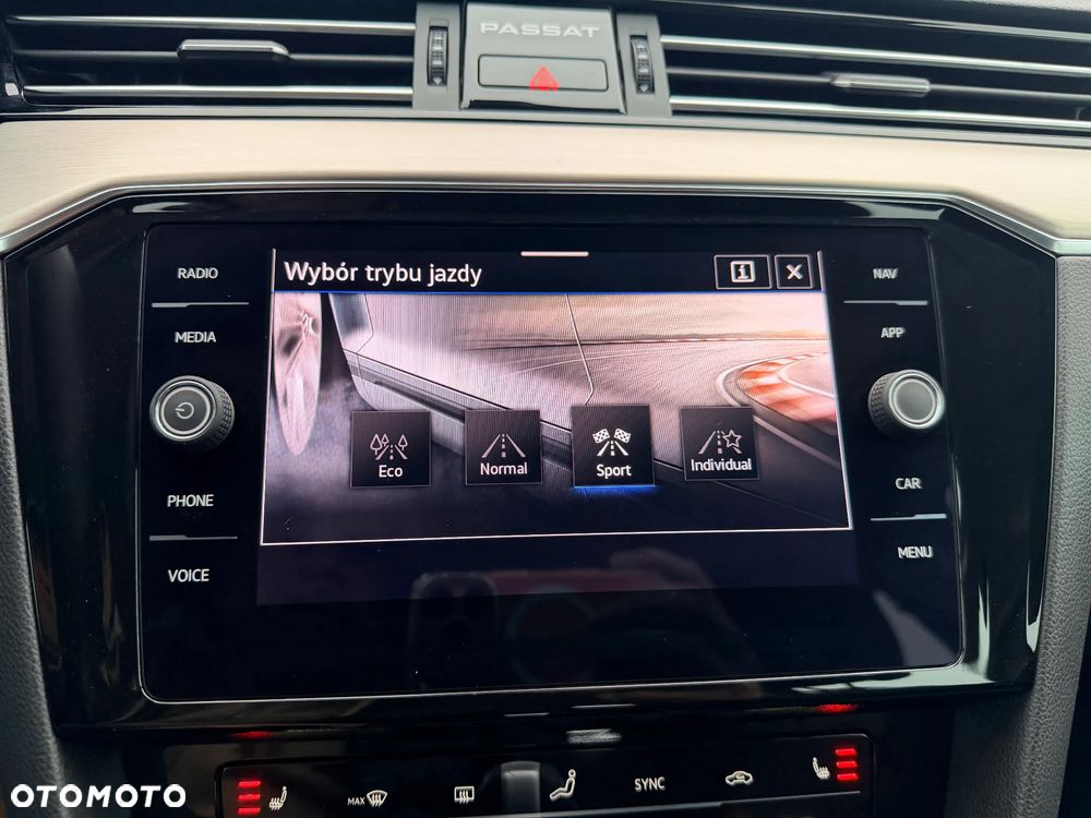 Volkswagen Passat 2.0 TDI SCR Style DSG - 27