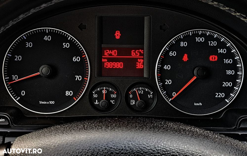 Volkswagen Golf - 18