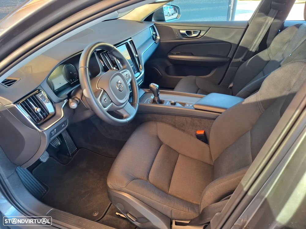 Volvo V60 2.0 D3 Momentum - 25