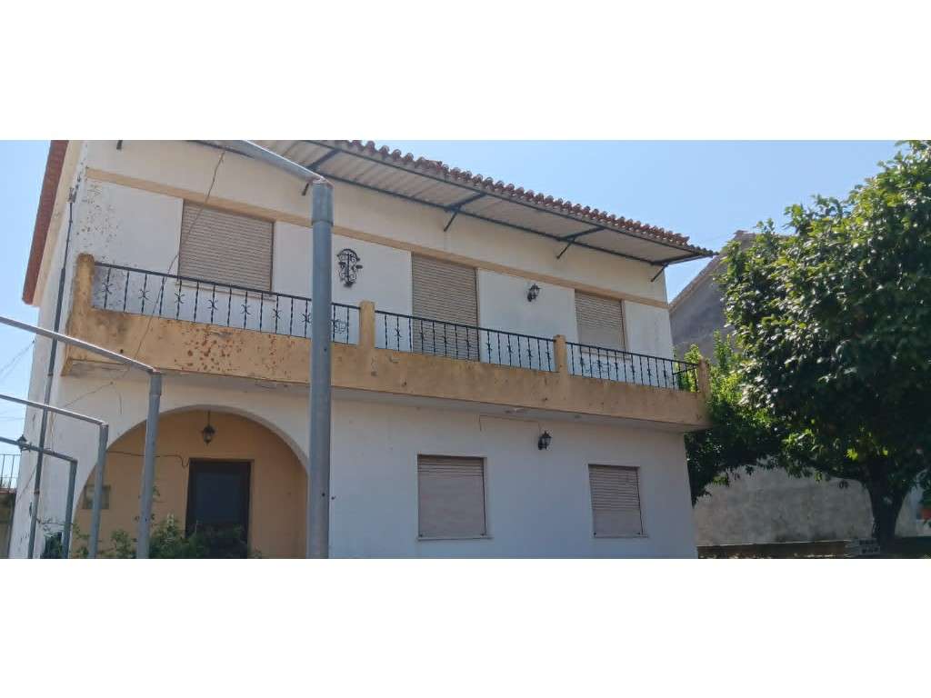 Moradia T4 com Quintal, Garagem e Terraço Panorâmico | Vila de Mação - Grande imagem: 4/35