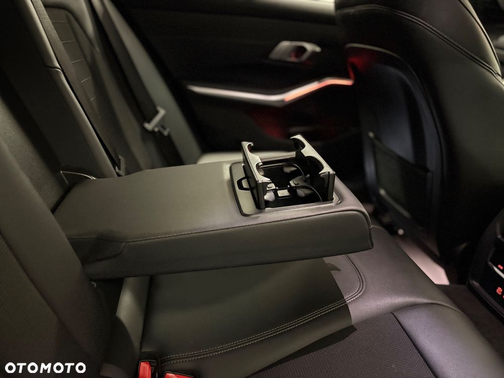 BMW Seria 3 320d Sport Line - 25