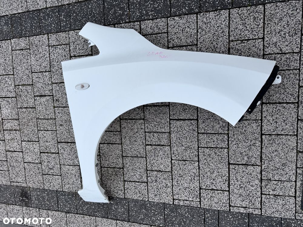 NISSAN LEAF I ZE0 BLOTNIK PRZOD PRAWY LEWY 326G - 6