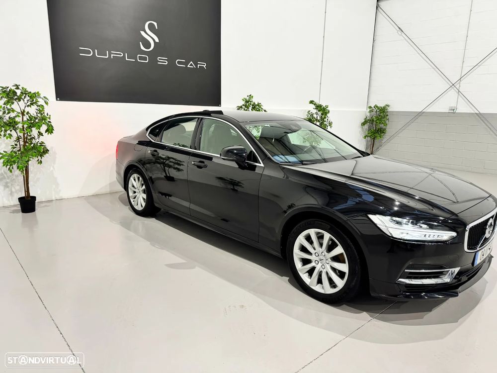 Volvo S90 2.0 T8 Momentum AWD Geartronic - 4