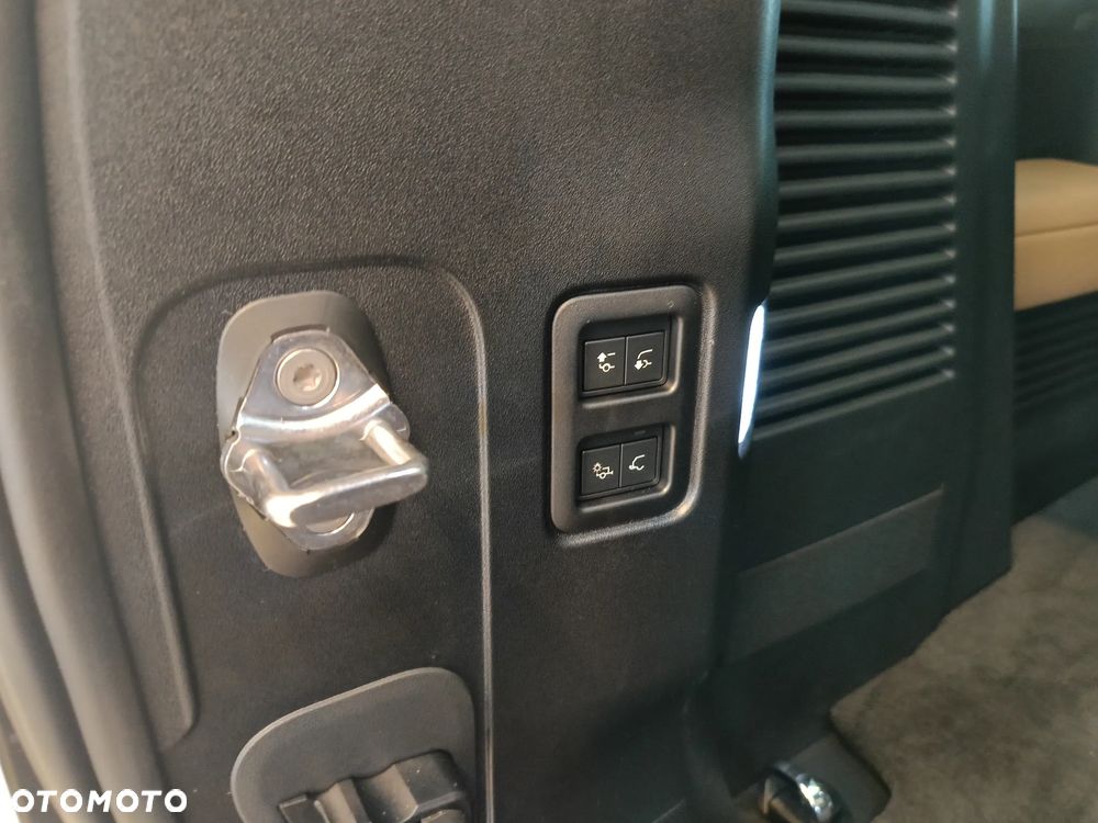 Land Rover Defender 5.0 P500 V8 - 39