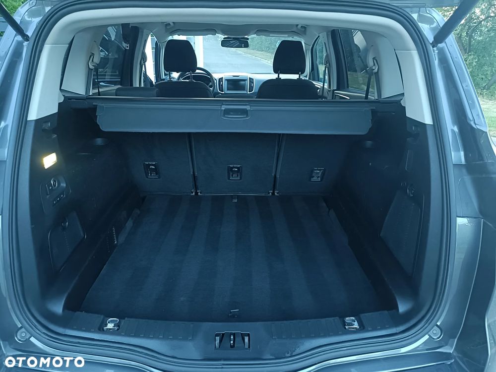 Ford S-Max - 16