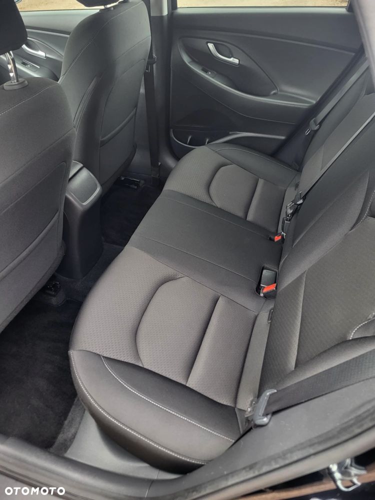 Hyundai i30 blue Kombi 1.6 CRDi YES Gold - 9