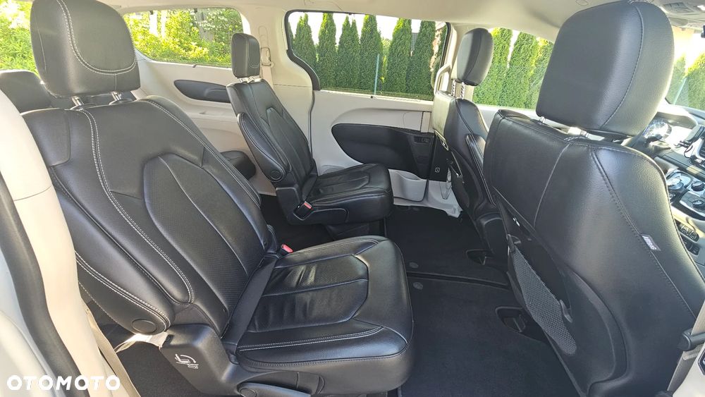 Chrysler Pacifica - 15