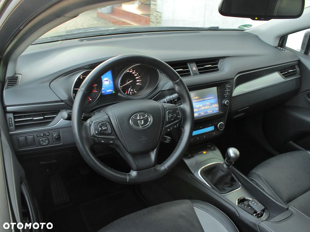 Toyota Avensis 1.8 Premium EU5 - 17