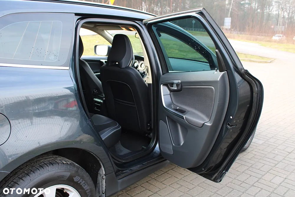 Volvo XC 60 2.4D AWD Momentum - 34