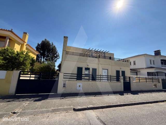 Moradia T3 + 1 a 3 minutos do C. C. Glicínias em Aveiro - Grande imagem: 3/34