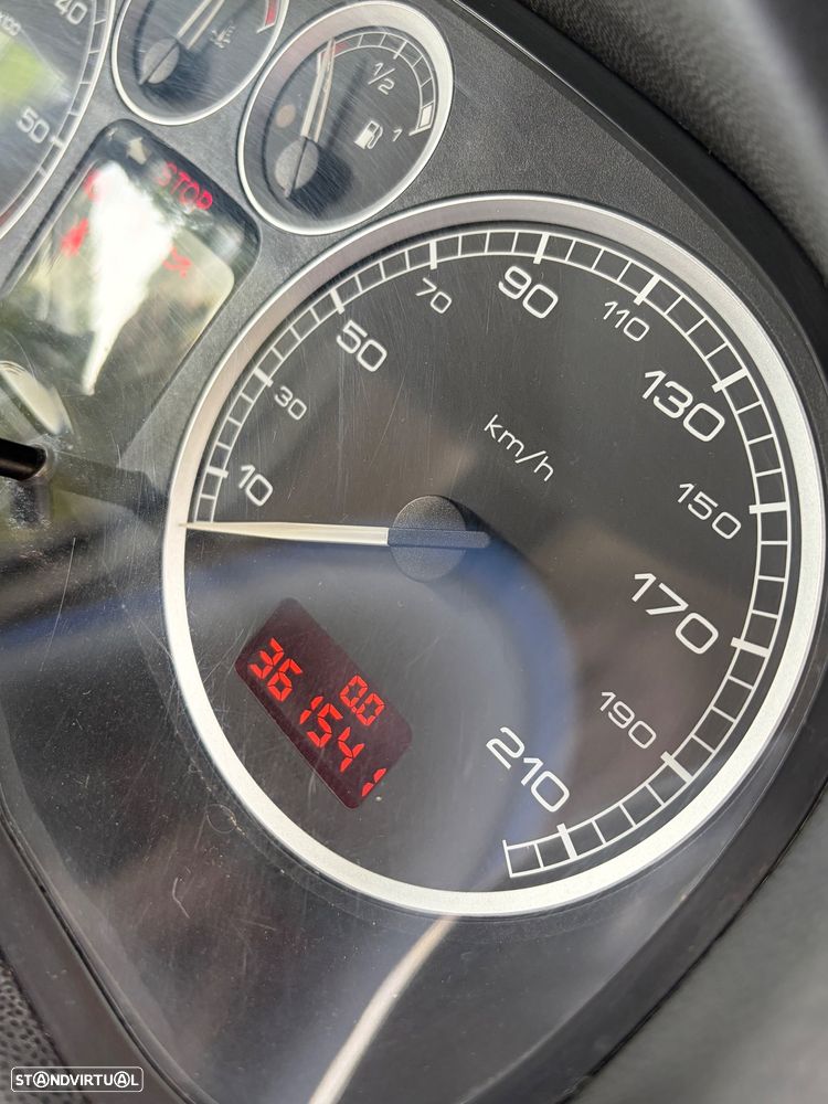 Peugeot 307 1.6 HDi Navtech - 40