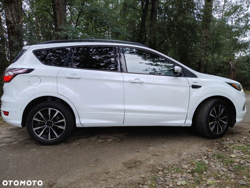 Ford Kuga 2.0 TDCi 2x4 ST-Line - 23