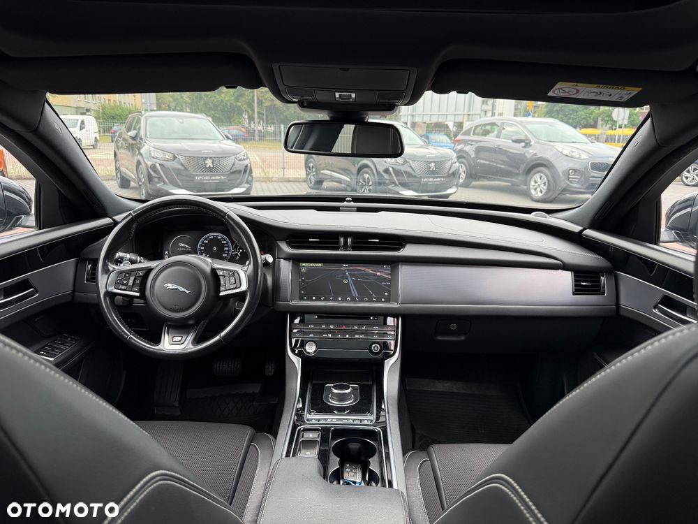 Jaguar XF 2.0 i4D R-Sport - 18