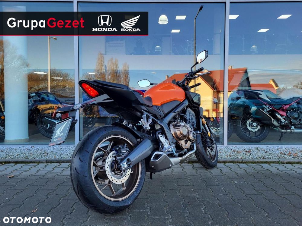 Honda CB - 12