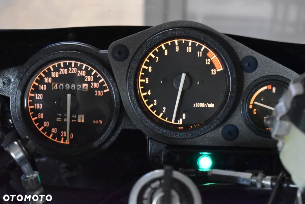 Yamaha FZR - 39