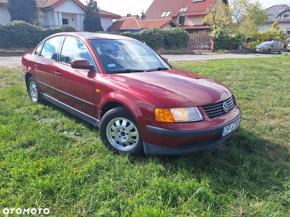 Volkswagen Passat 1.6 CL - 1