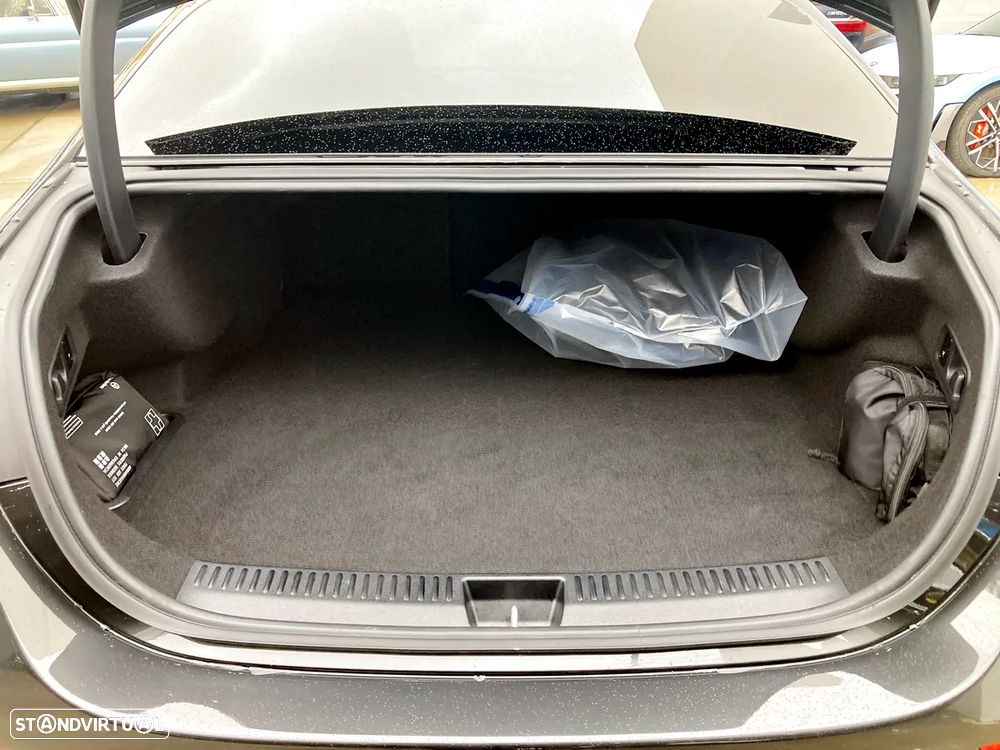 Mercedes-Benz E 300 e AMG Line - 26