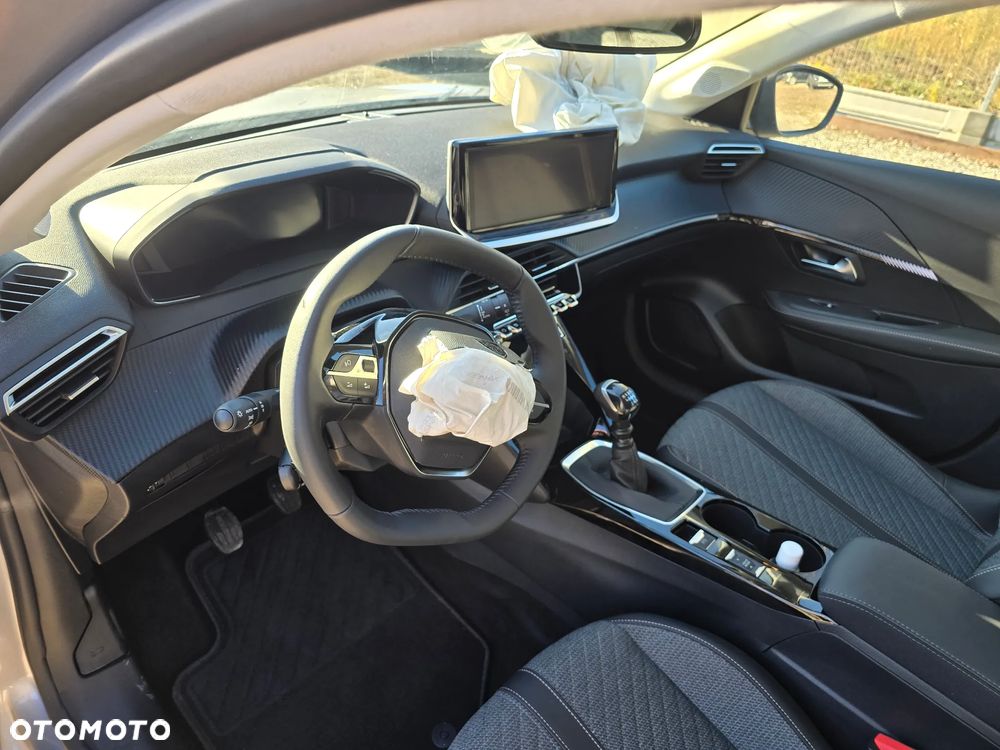 Peugeot 208 PureTech 100 Business - 5