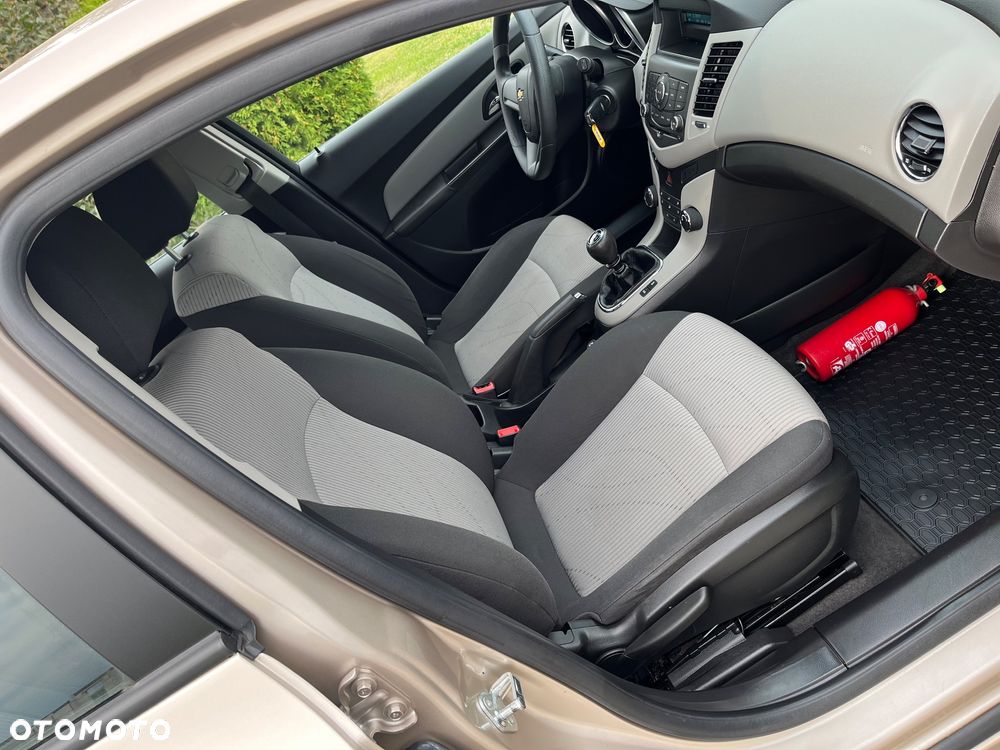 Chevrolet Cruze 1.7 LT - 19