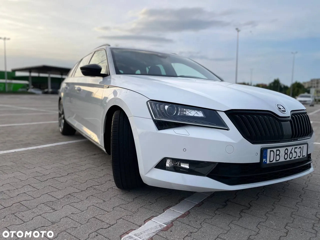 Skoda Superb Combi 2.0 TDI DSG Sportline - 8
