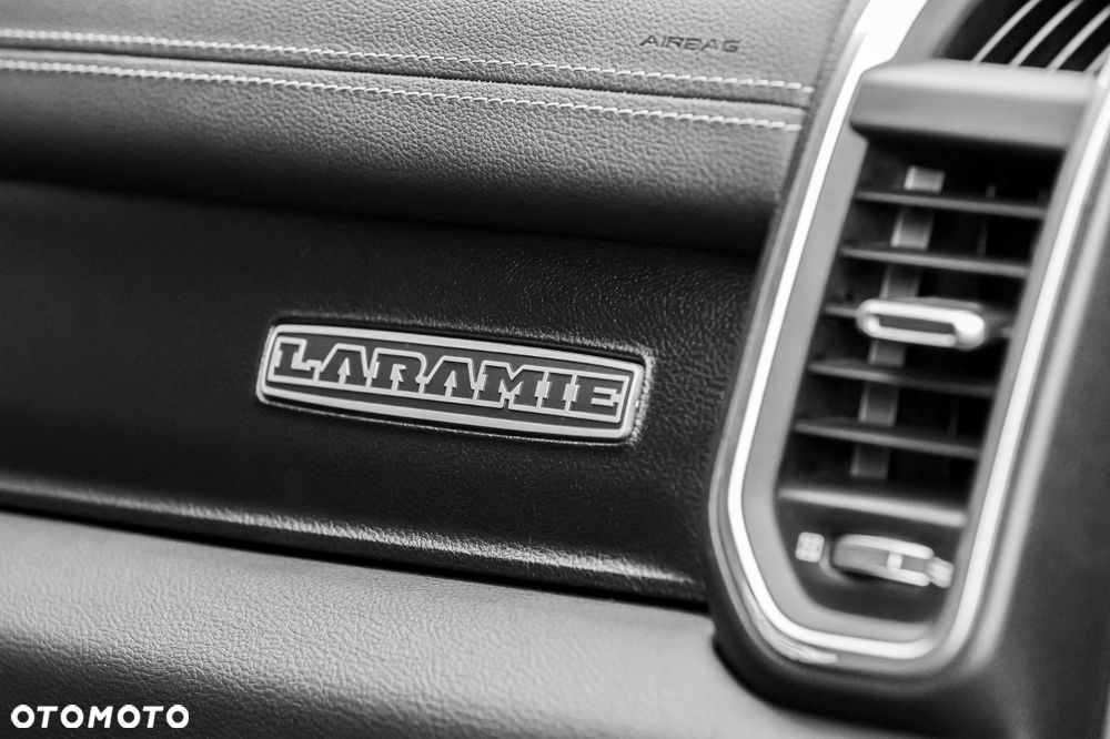 RAM 1500 5.7 Quad Cab Longbed Laramie Chrome - 31