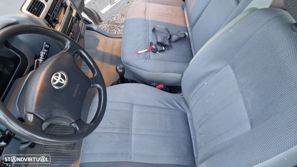 Toyota HiAce 2.5 D-4D C. Service 2.6T - 10