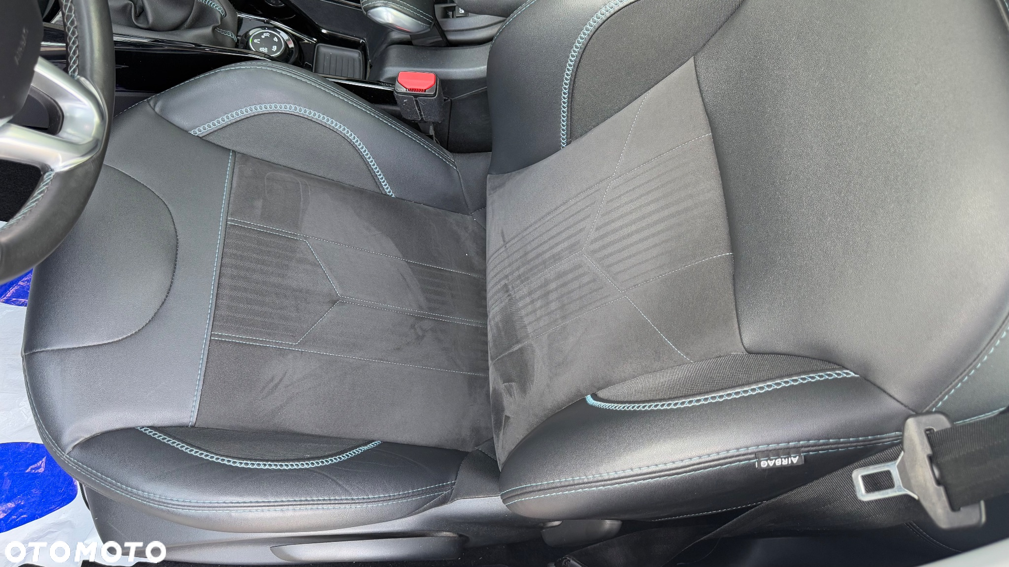 Peugeot 2008 1.6 BlueHDi Allure S&S - 19