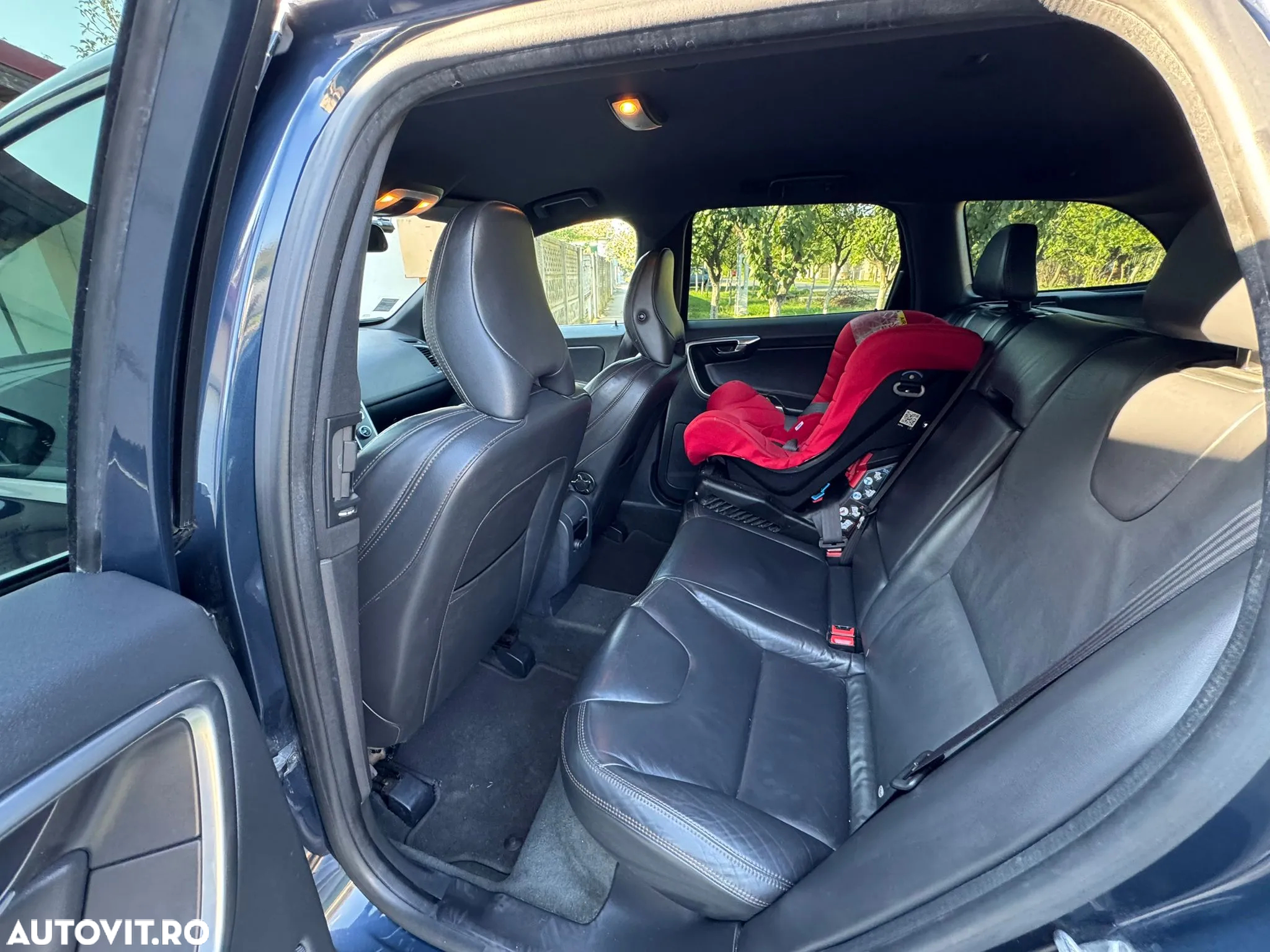 Volvo XC 60 D5 AWD Rdesign - 8