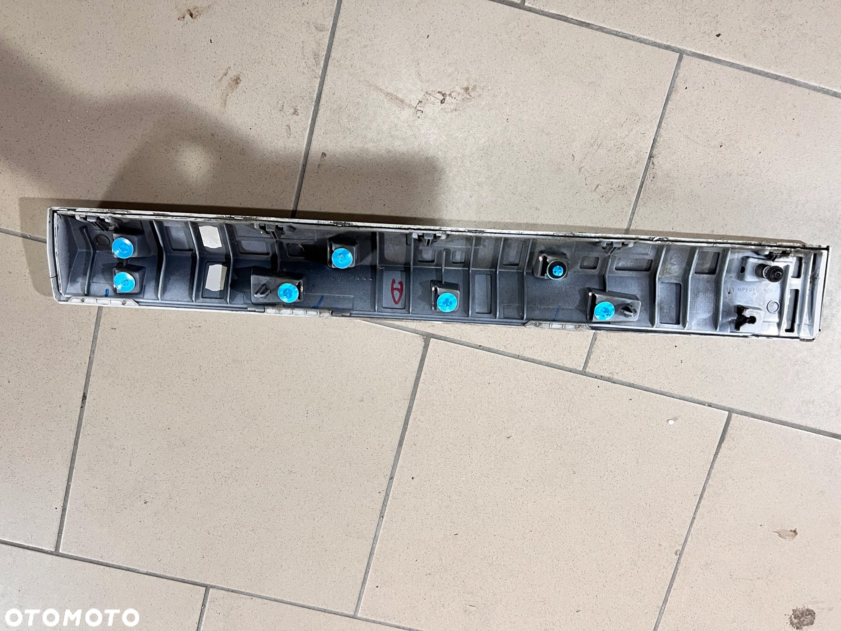 listwa drzwi lewy tył x1 f48 8060273 - 2