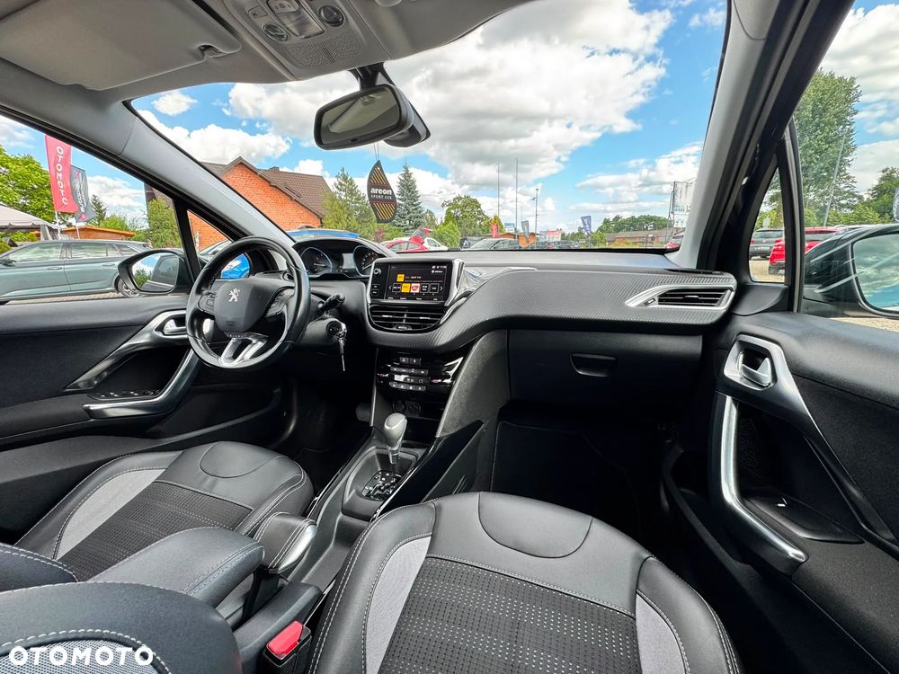 Peugeot 2008 1.2 Pure Tech GPF Allure S&S EAT6 - 22