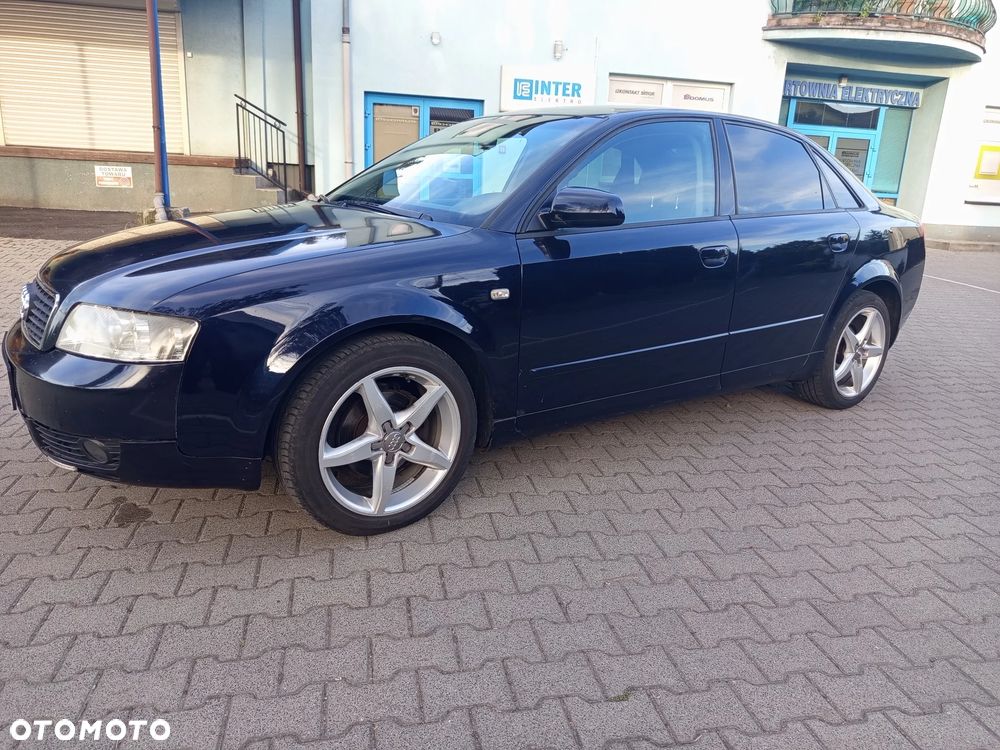 Audi A4 Limousine - 4