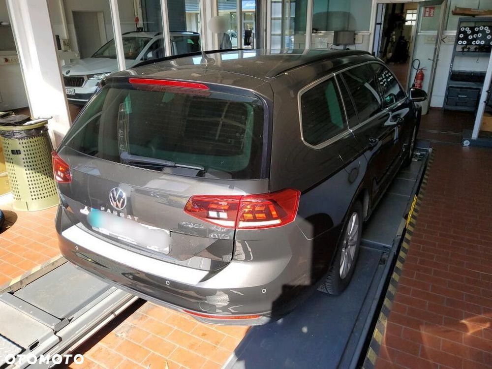 Volkswagen Passat - 5