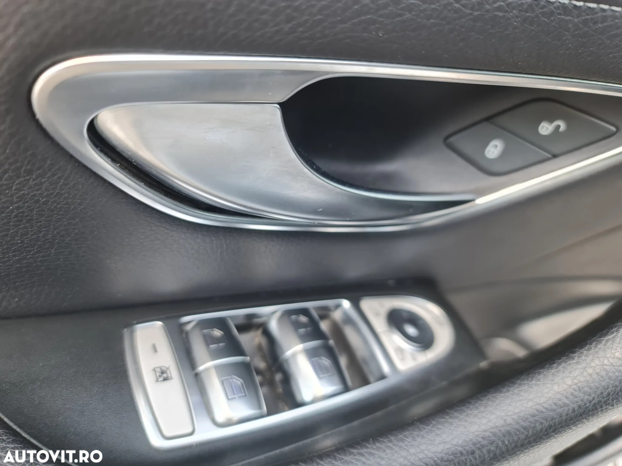 Mercedes-Benz E 220 d T 9G-TRONIC - 19
