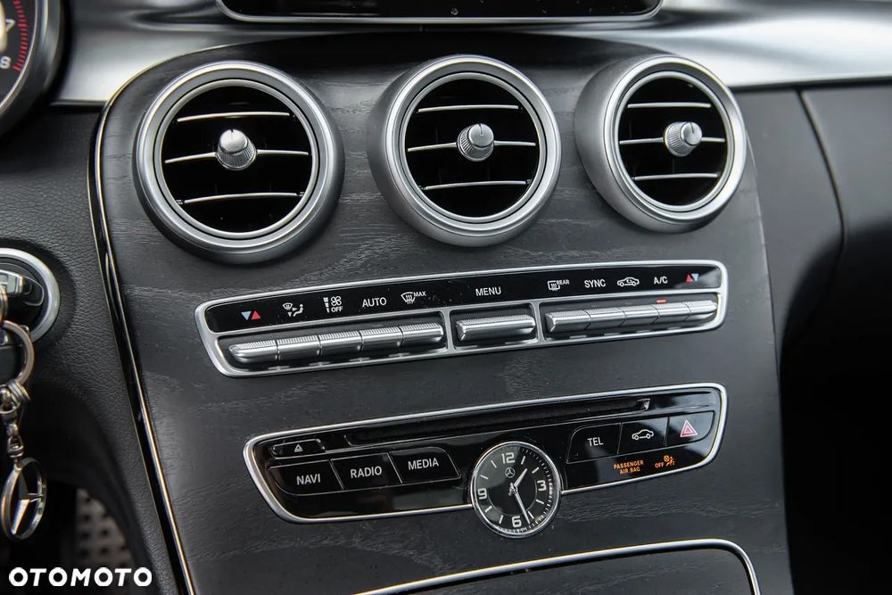 Mercedes-Benz Klasa C 400 4Matic 7G-TRONIC AMG Line - 26