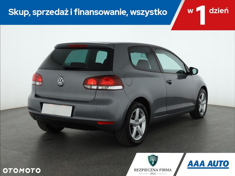 Volkswagen Golf - 6